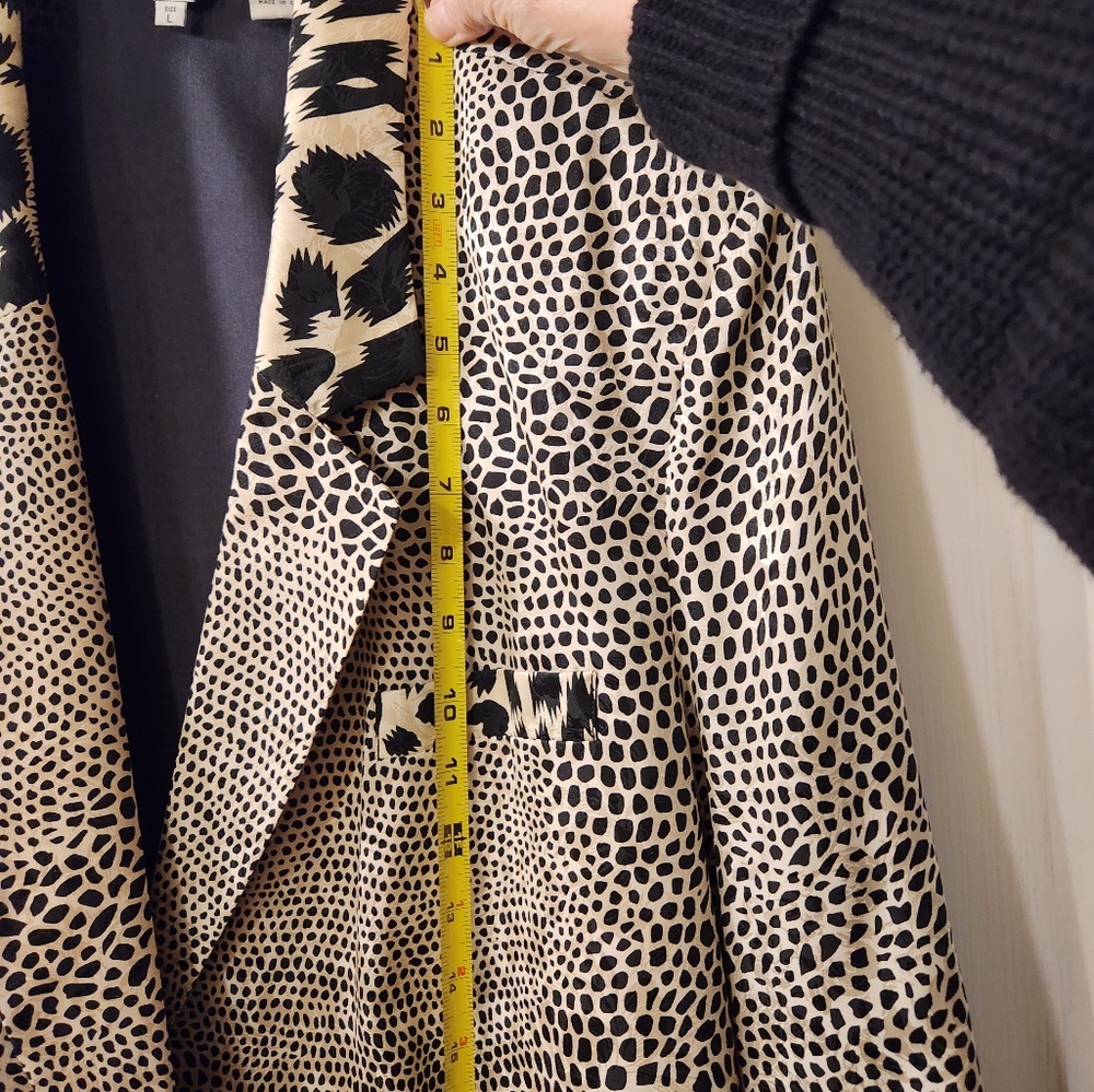BEAUTIFUL ANIMAL PRINT JACKET/BLAZER 100% SILK EUC - Picture 8 of 11